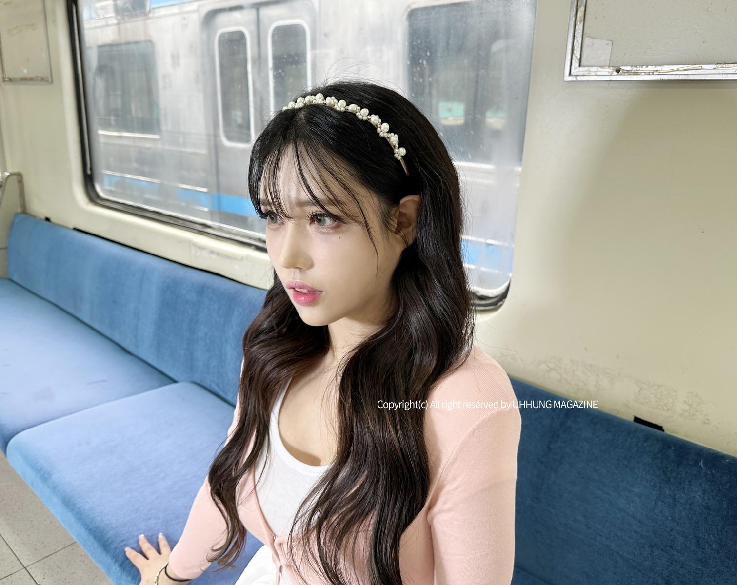 Hani 하니, UHHUNG Magazine “The Girlfriend on The Subway” Set.01(3)
