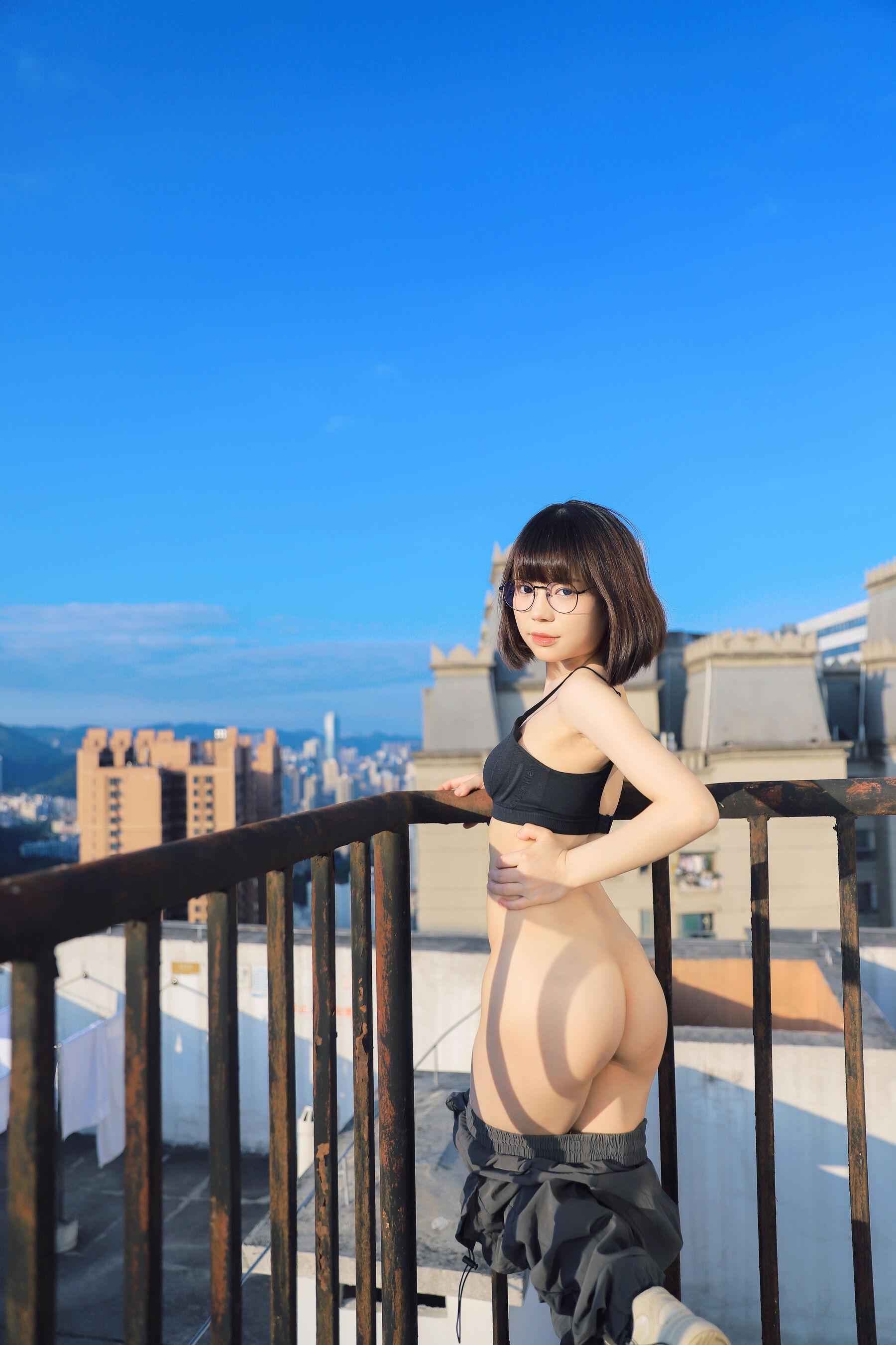 国模套图 晓晓可可爱《天台》(94)