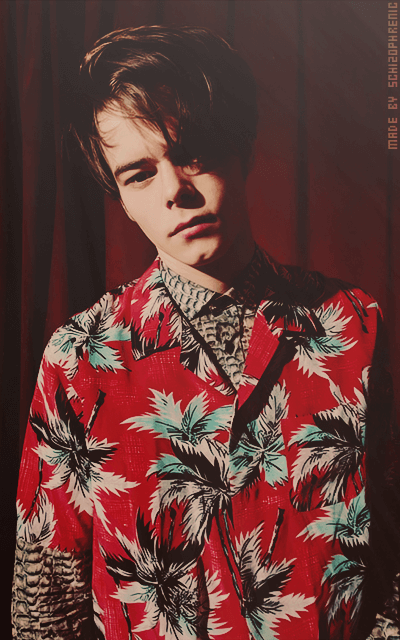 Charlie Heaton UqyFr6Su_o