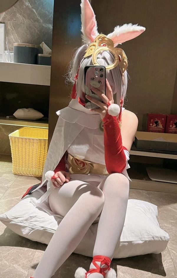Cos白虎福利姬@武汉-kk 一线天尺度福利图(15)