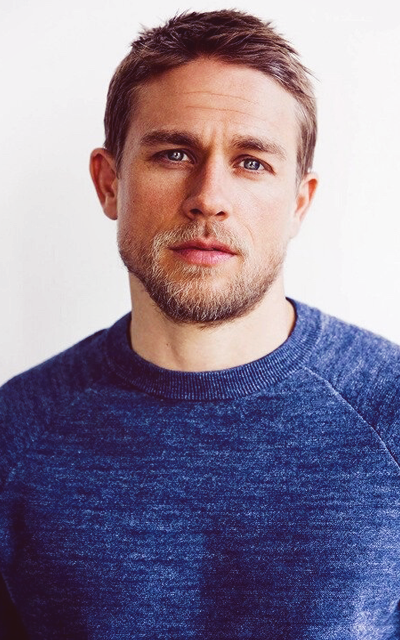 Charlie Hunnam - Page 2 0zGLdemy_o