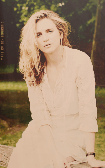 Brit Marling KXTwsFA8_o