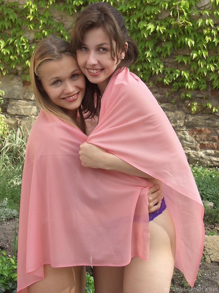 European teen Jane Sanchez Jane Sanchez and her friend pose naked(7)