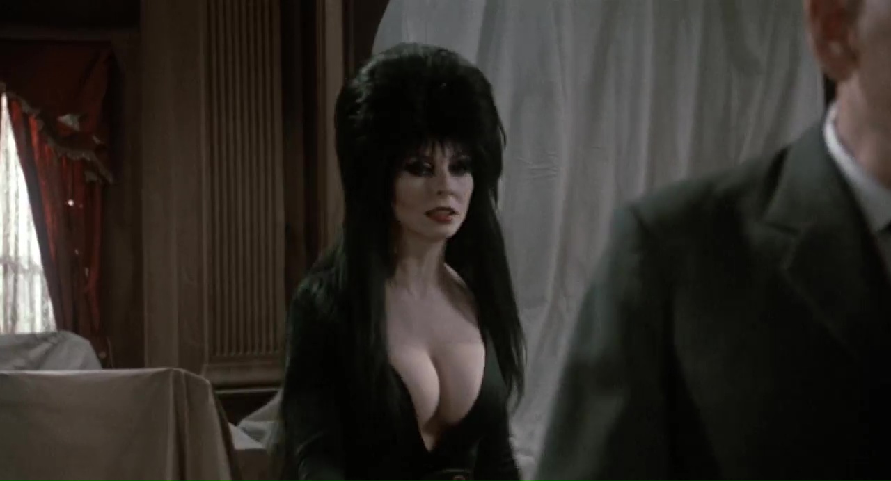 Elvira Misterio De La Obscuridad 720p Lat-Cast-Ing 5.1 (1988) UJpjrzIw_o