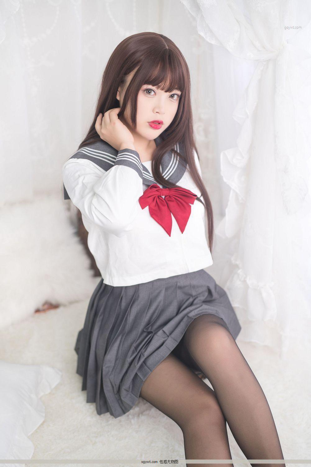 [福利女神Cosplay] 萌系小姐姐-白烨- - 黑丝制服少女 摄影套图(14)