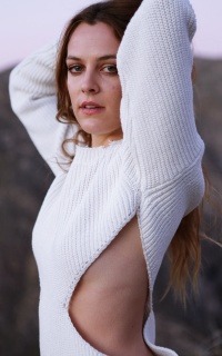 Riley Keough - Page 2 2AKA1tgp_o