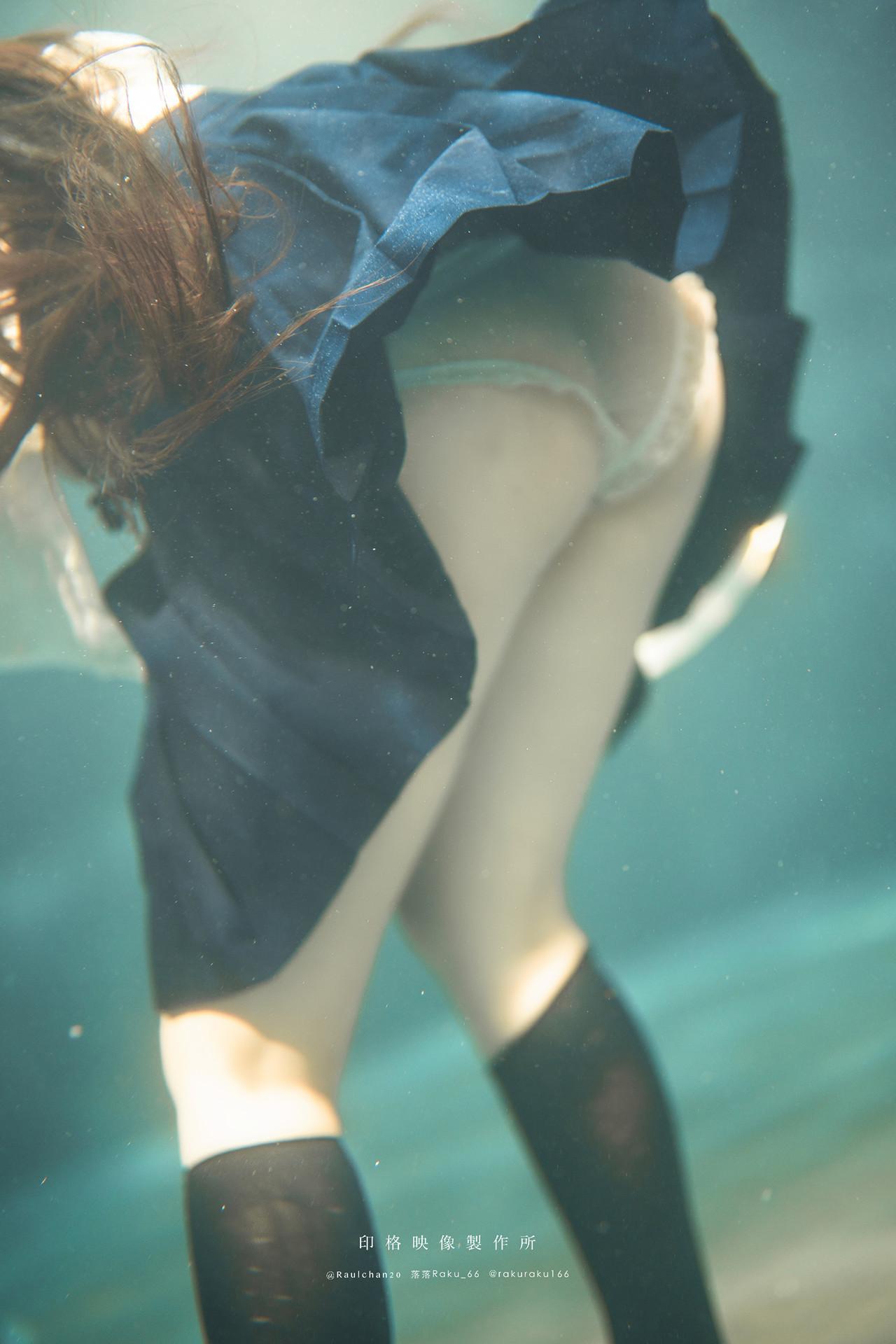 Cosplay 落落Raku – 水泳馆(16)