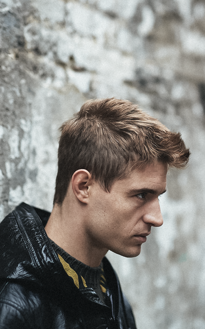 Max Irons 5DSNRoej_o