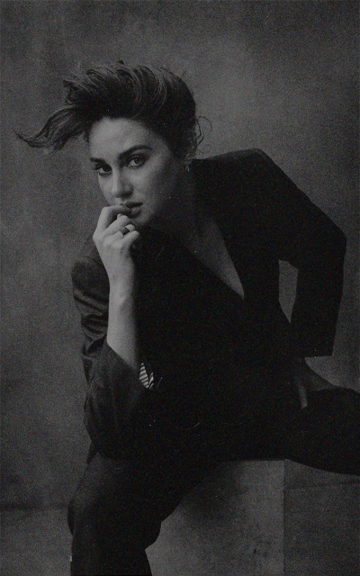 Shailene Woodley UYffH7YS_o