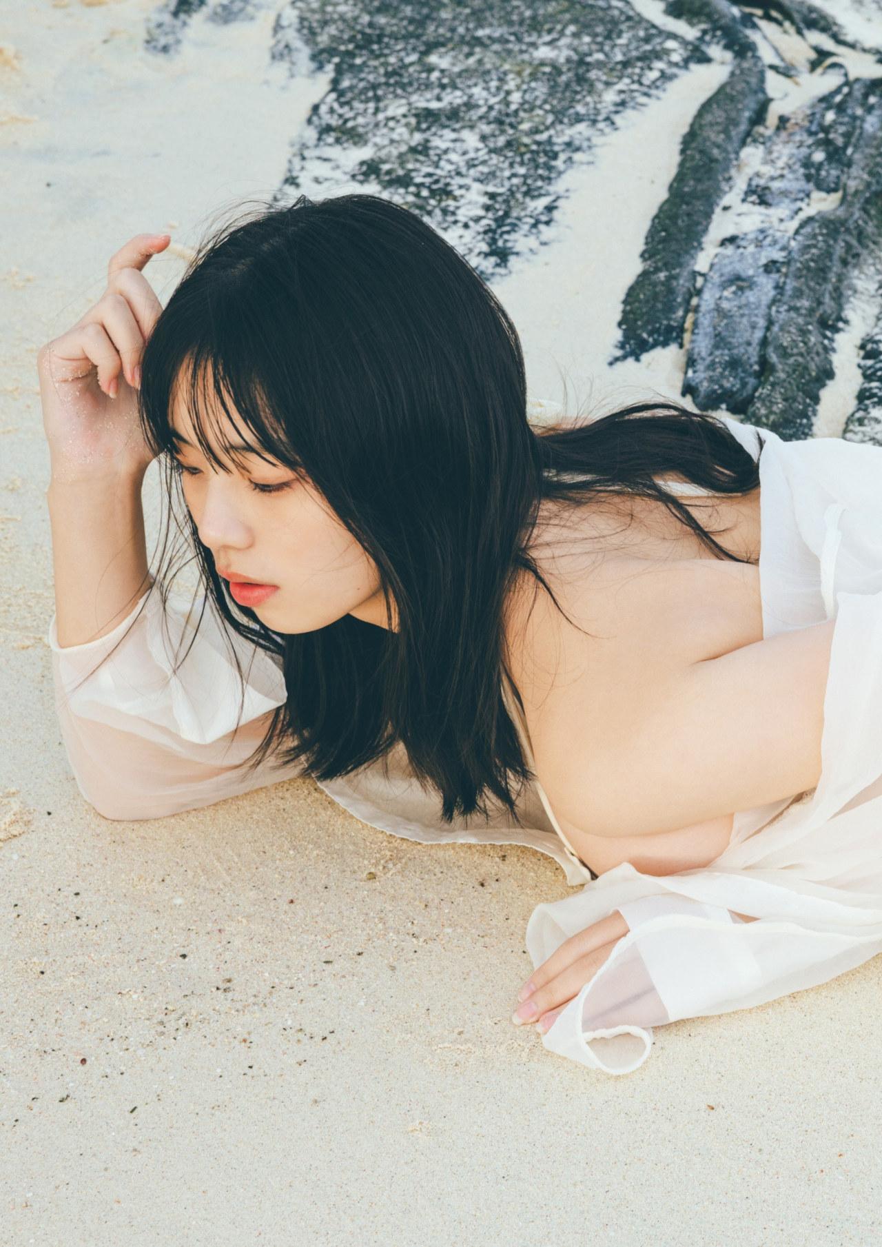 Hina Kikuchi 菊地姫奈, デジタル写真集 「moment」 Set.06(7)