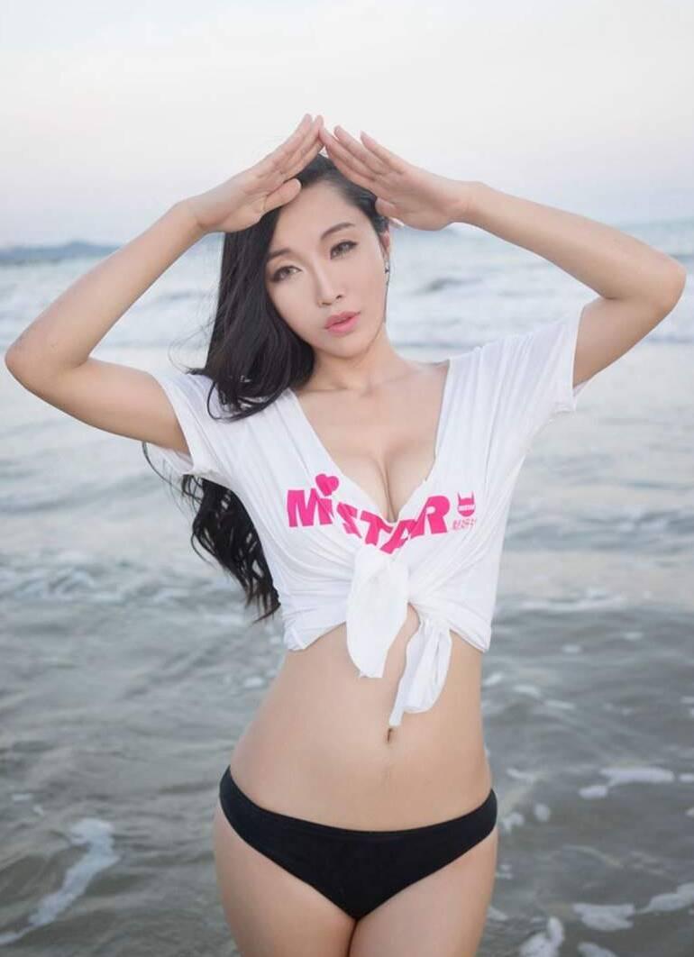 御姐Ashely丽丽女仆制服妩媚人体艺术照片(15)