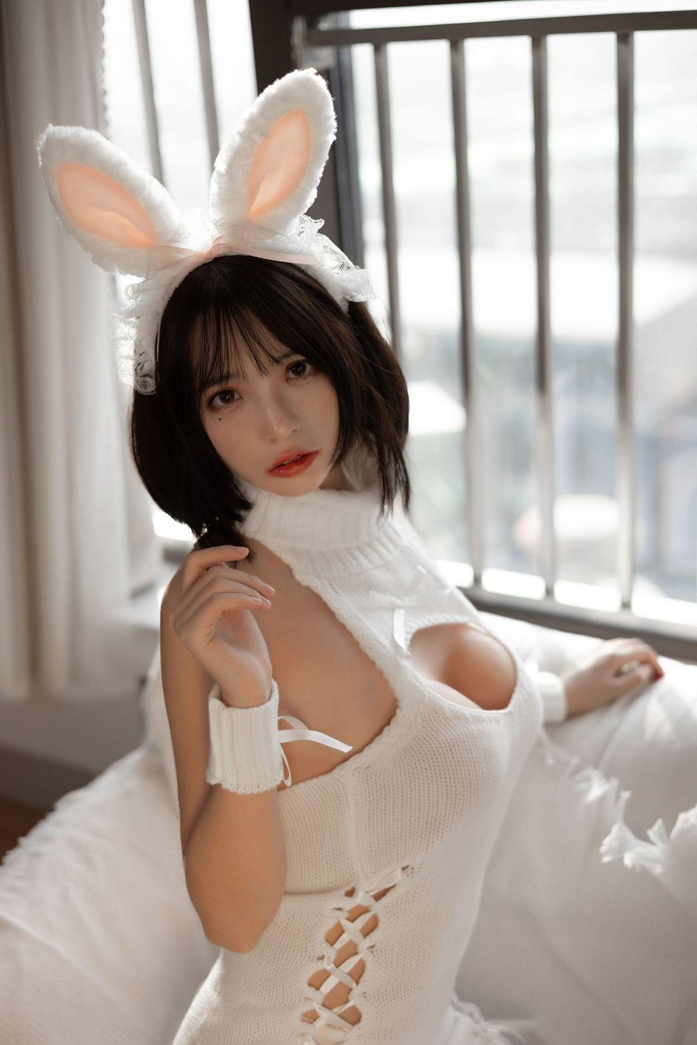 [福利女神cosplay] 疯猫ss - 浅色毛衣 妩媚套图(14)