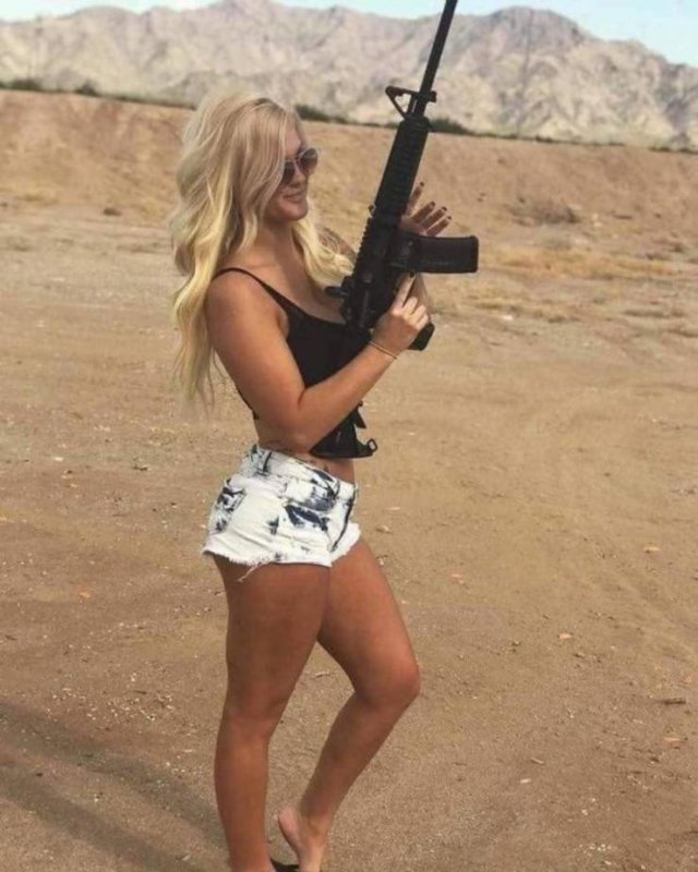 WOMEN WITH WEAPONS...9 RXwnCYoA_o