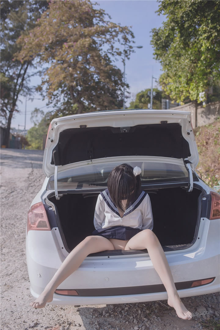 Internet celebrity beauty Youbao three years old-kidnapped JK plug into the trunk without holy light human body photo 2 8