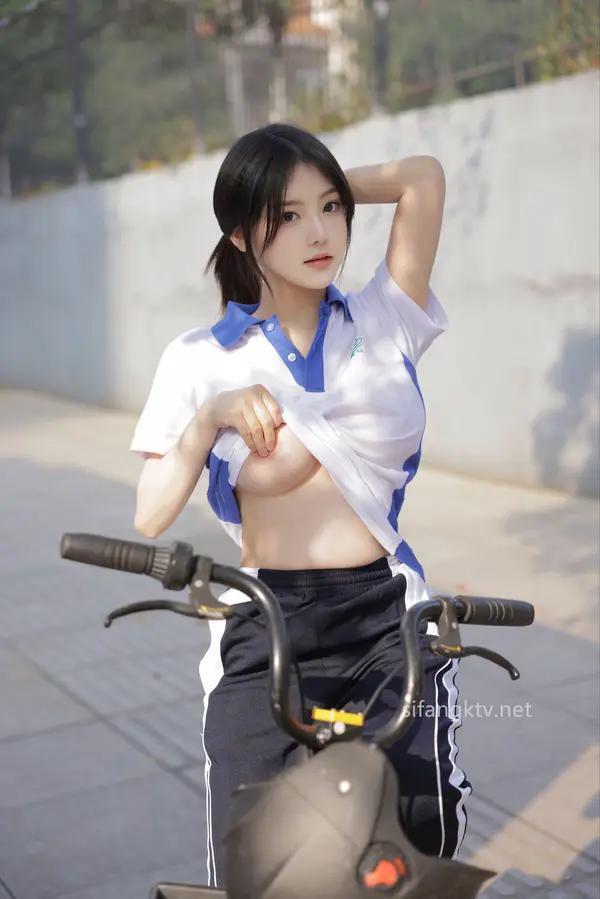 秀人网 Vol. 7994 豆瓣酱《花絮流出》