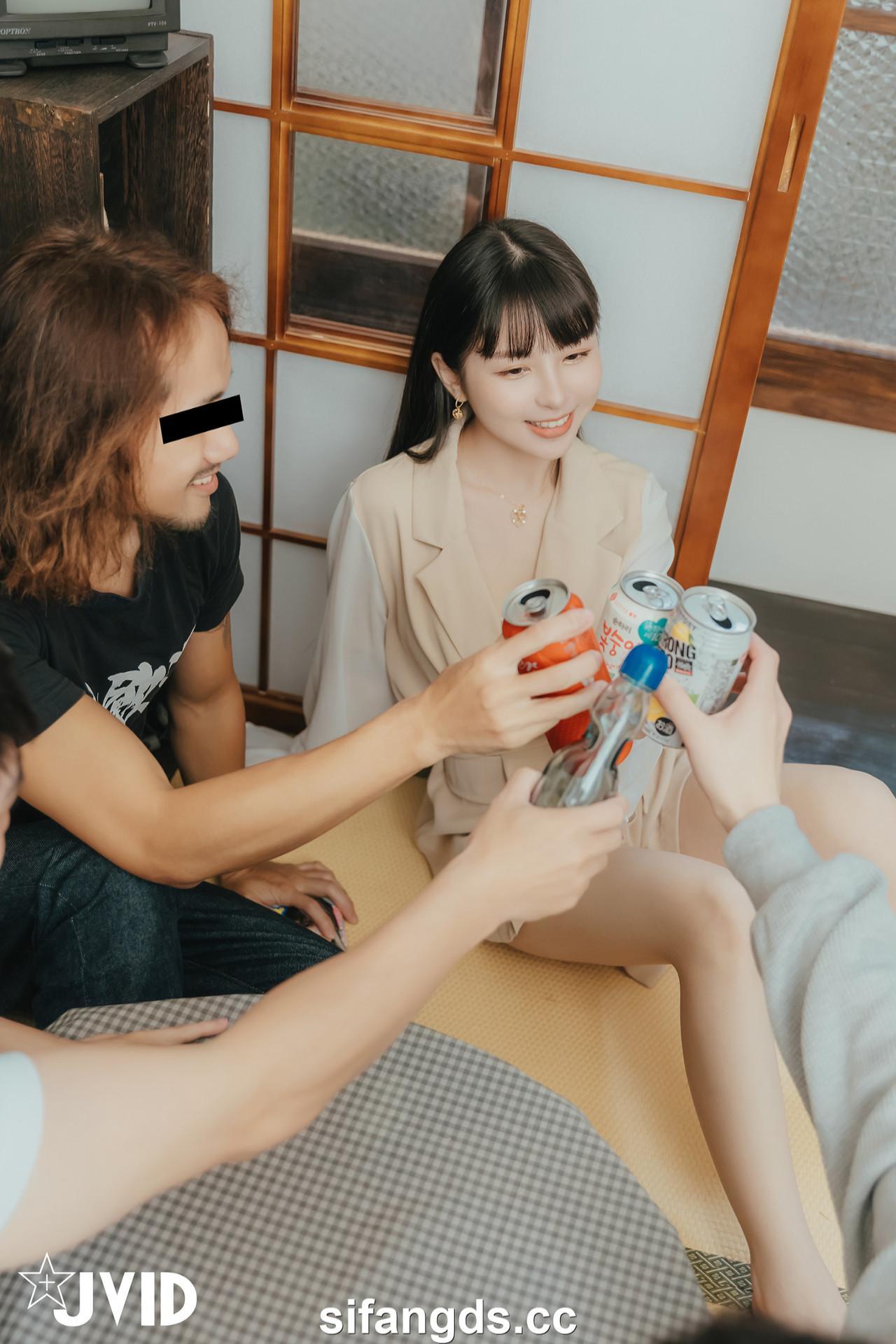 JVID 月台尼Tiny – 🔞女大生交友不慎被學長們酒後亂性😖原本要慶祝Tiny拿到獎學金💰現在身上都是獎學……精🥛🔞 Set.01(7)
