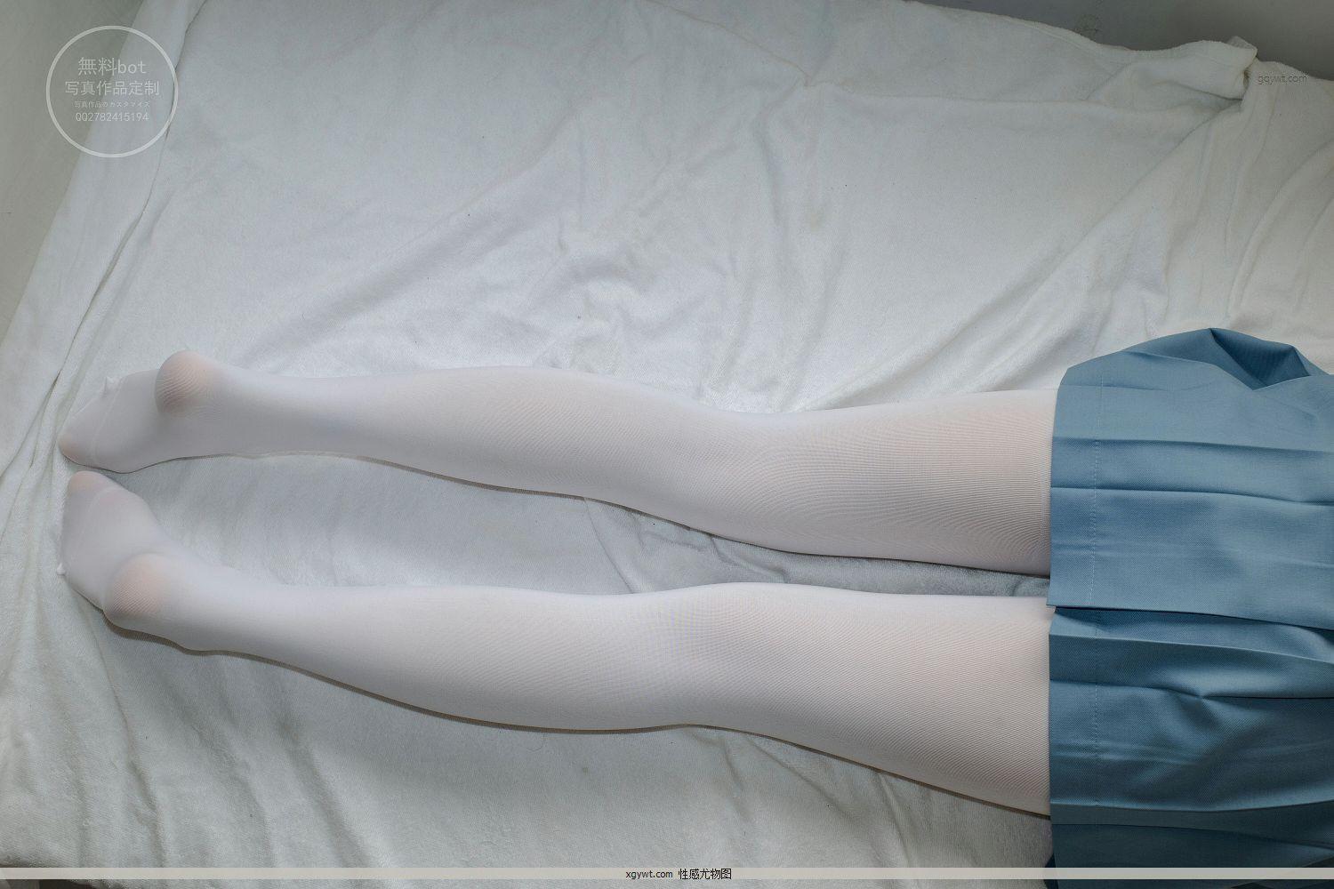 [森萝财团]有料NO.024 出镜 萝莉雪糕 米色卫衣与蓝色短裙加浅色美腿丝袜私房高清图(12)
