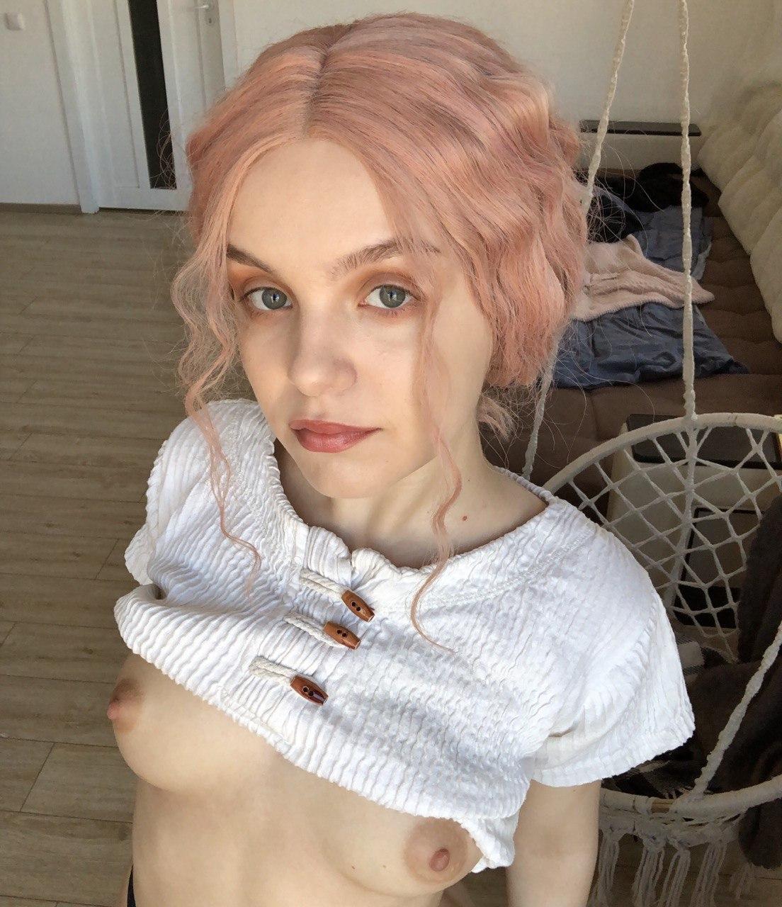 Pink-haired OnlyFans babe May Ross VIP poses & masturbates in a solo(5)