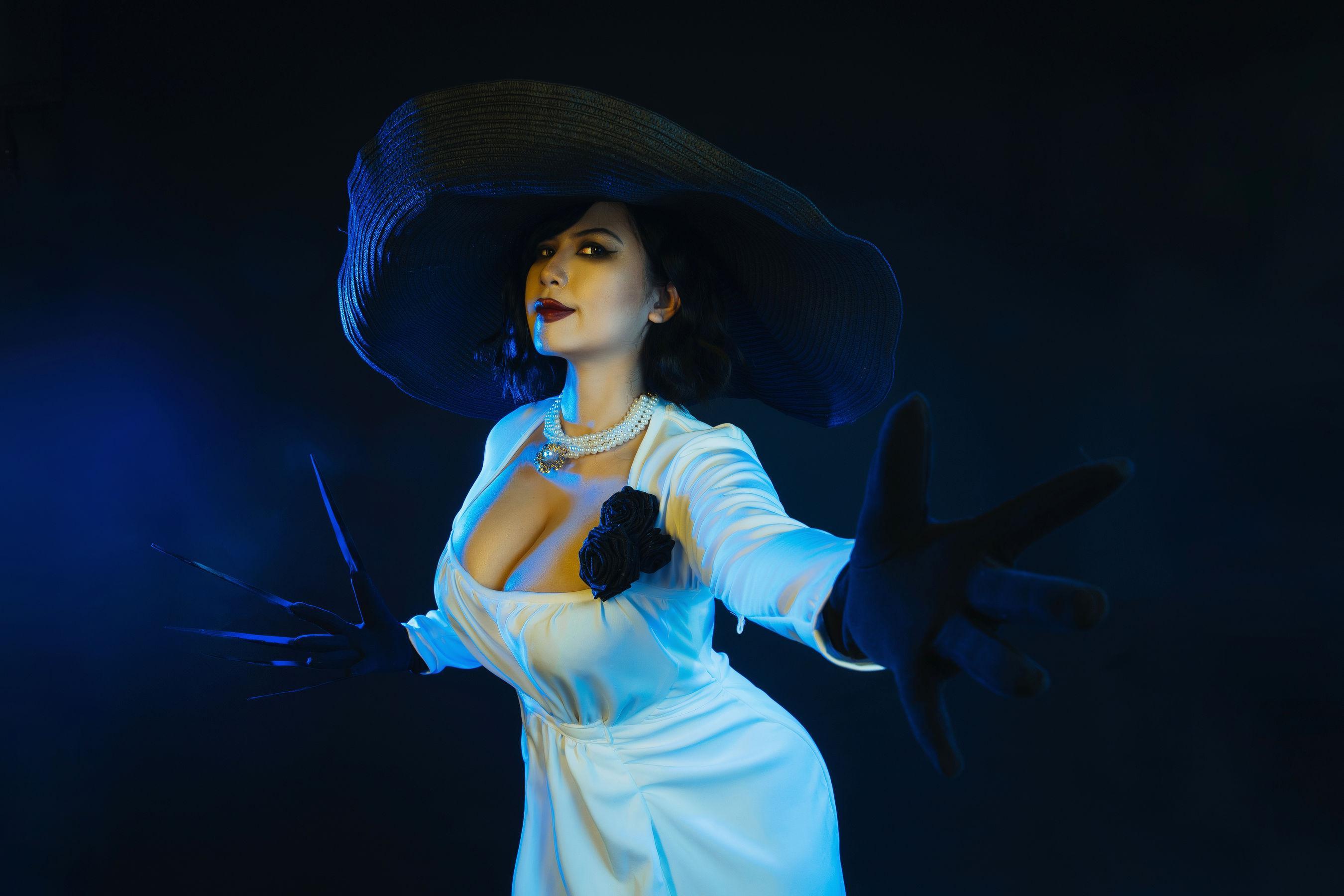 [网红COSER写真] Uy Uy – Lady Dimitrescu(5)