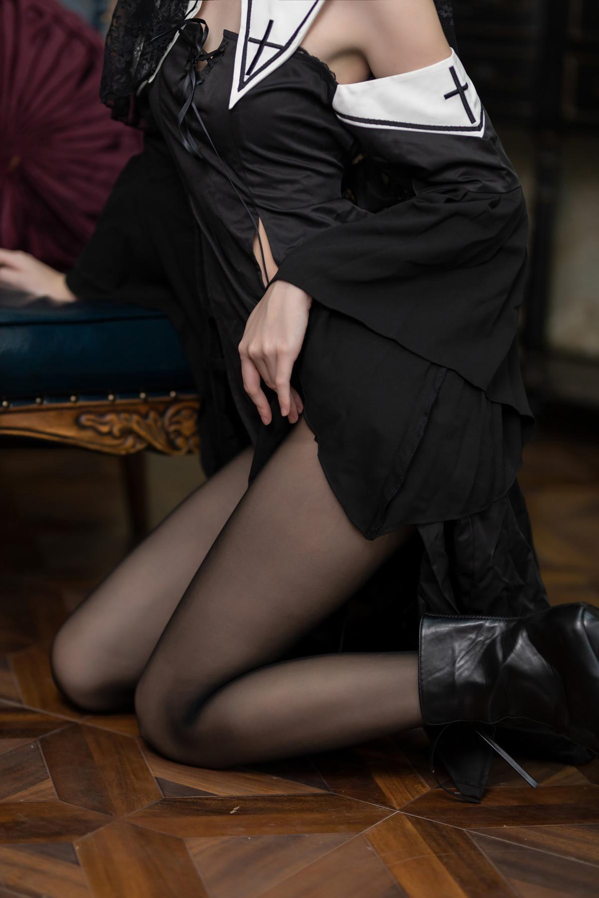 Cosplay 许岚LAN – 暗黑修女(23)