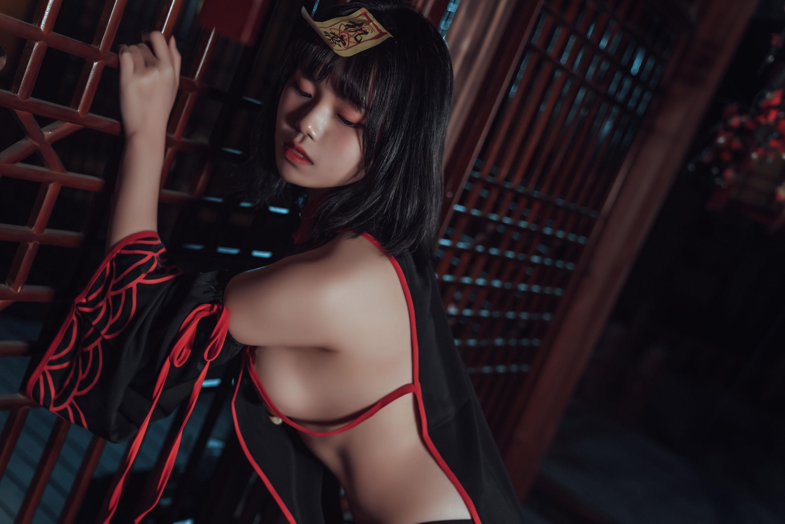 [Cosplay] 七月喵子 – 小僵尸(4)