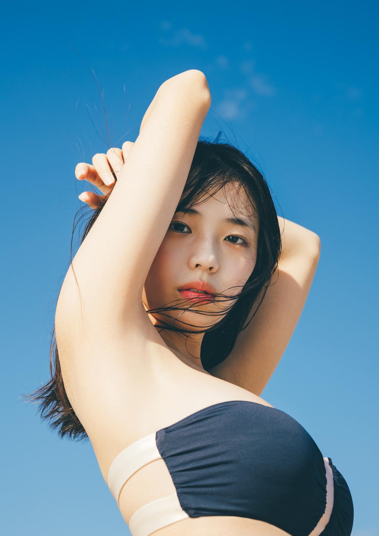 Hina Kikuchi 菊地姫奈, デジタル写真集 「moment」 Set.03(19)