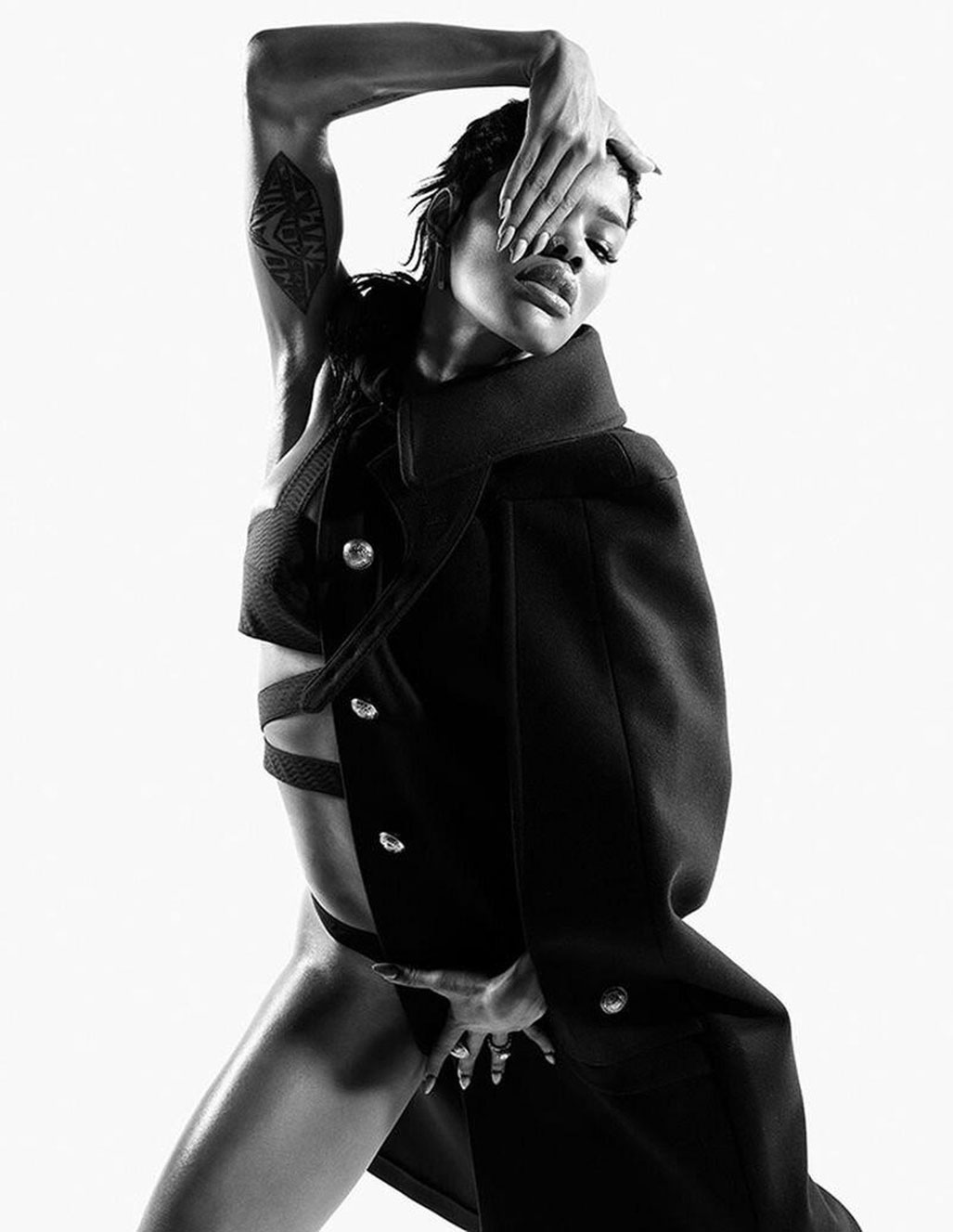 Teyana Taylor by Mario Sorrenti / i-D Magazine summer 2020 Тейяна Тейлор в хаос-выпуске журнала i-D, лето 2020 / фото 01