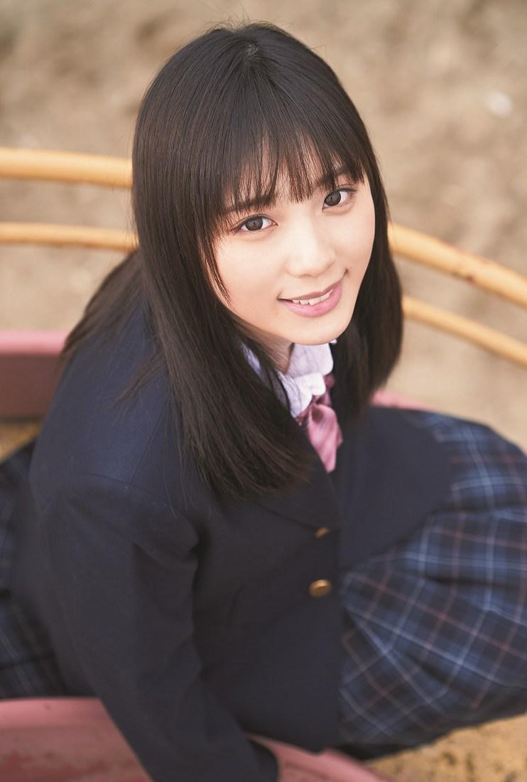 与田祐希、清宫令全制服写真杂志《graduation 2019 高校/中学卒业》发布(2)