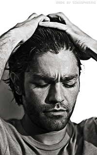 Adrian Grenier X1GiV93N_o