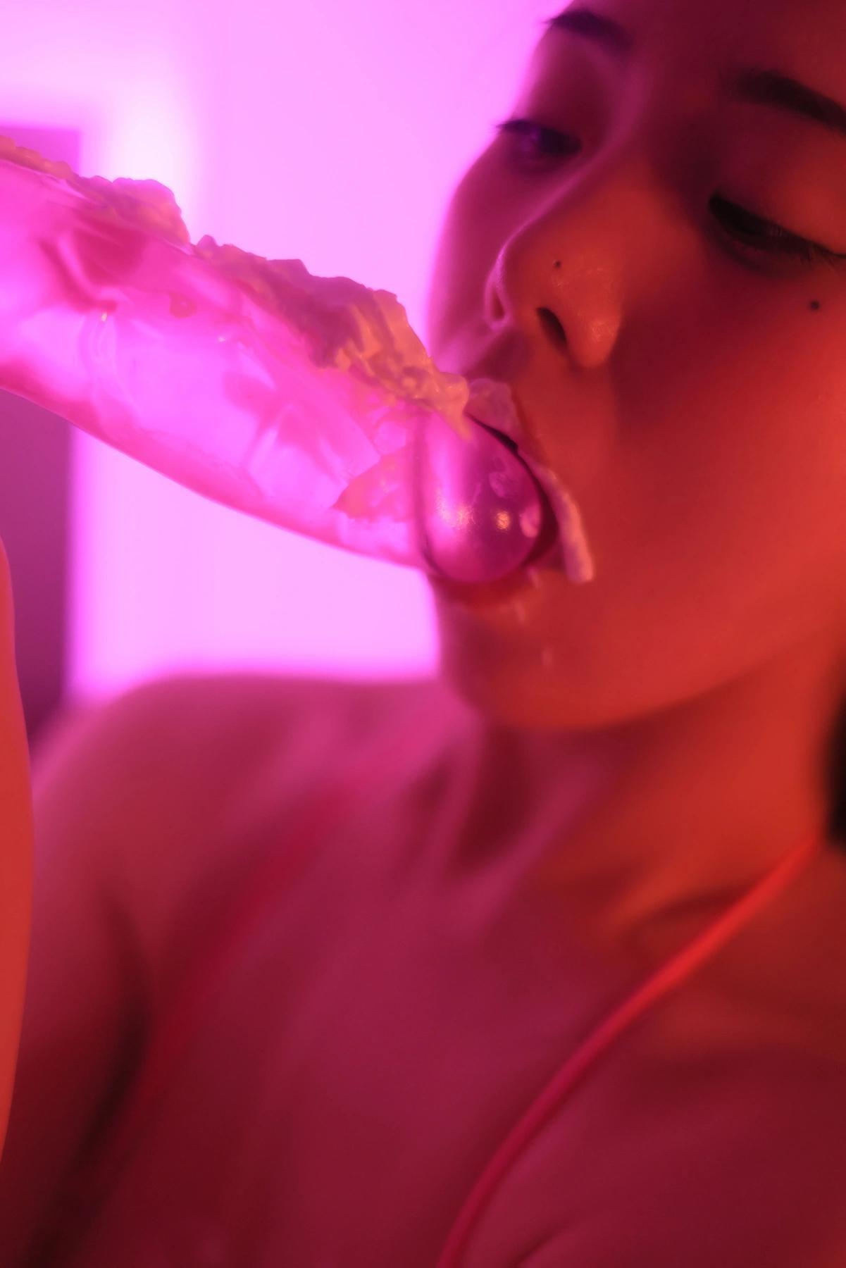 Yeon Woo 연우, Photobook 「TOY」 Set.02(24)