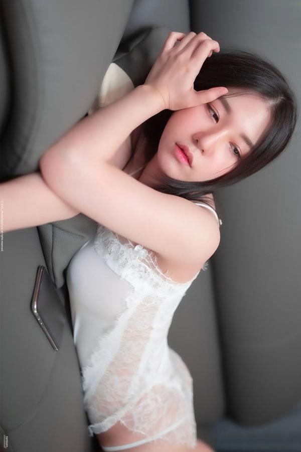 长发女生居家白丝写真媚眼如丝(7)