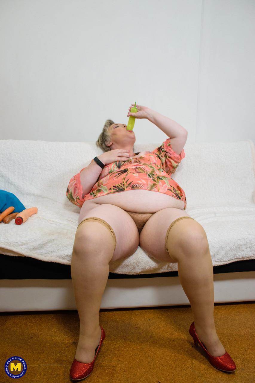 Fat granny in glasses Jolanka shows her big ass and toys herself(14)