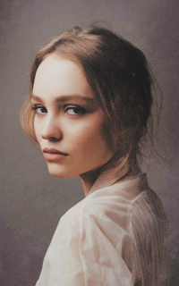 Lily Rose Depp Nh4vK11Z_o