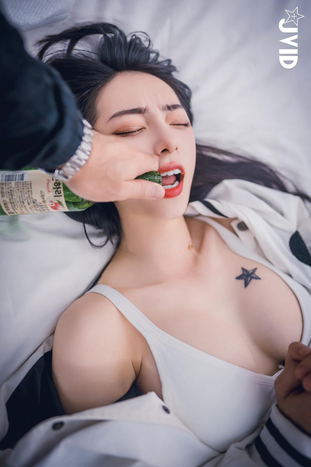 JVID 飄飄哥 – 飄飄跟蹤綁架迷姦情色妄想🔞強灌春藥🔞粉粉+透透🥵藥效太強💦讓美少女飄飄完全順從🥵 Set.02(14)