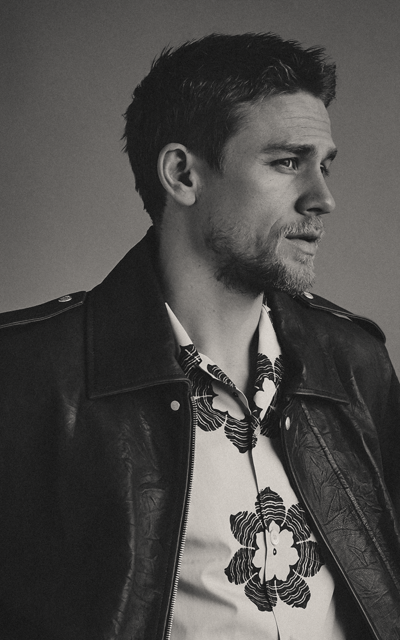 Charlie Hunnam - Page 2 SuUYyAC7_o