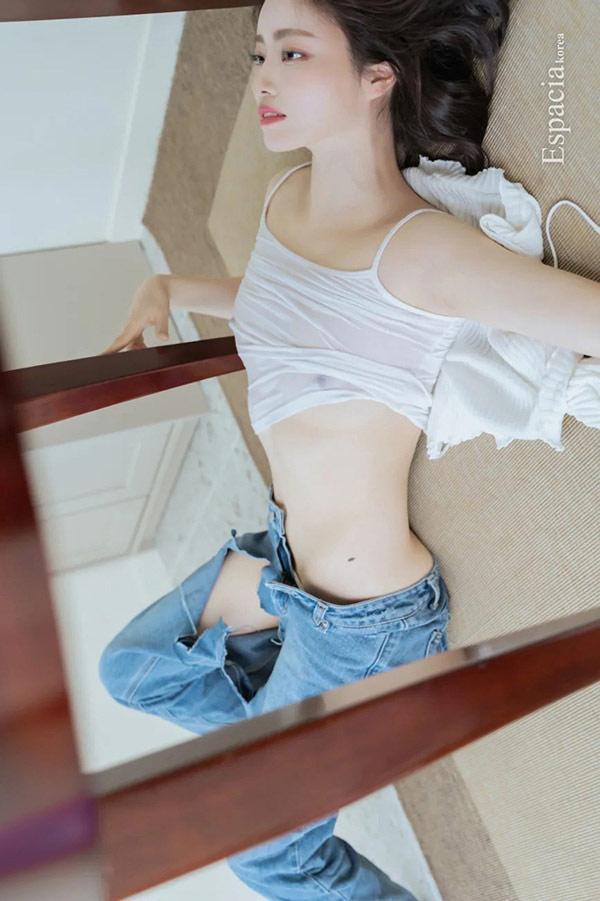 又纯又火辣的美女Yua撕裂牛皮仔两点诱惑(20)