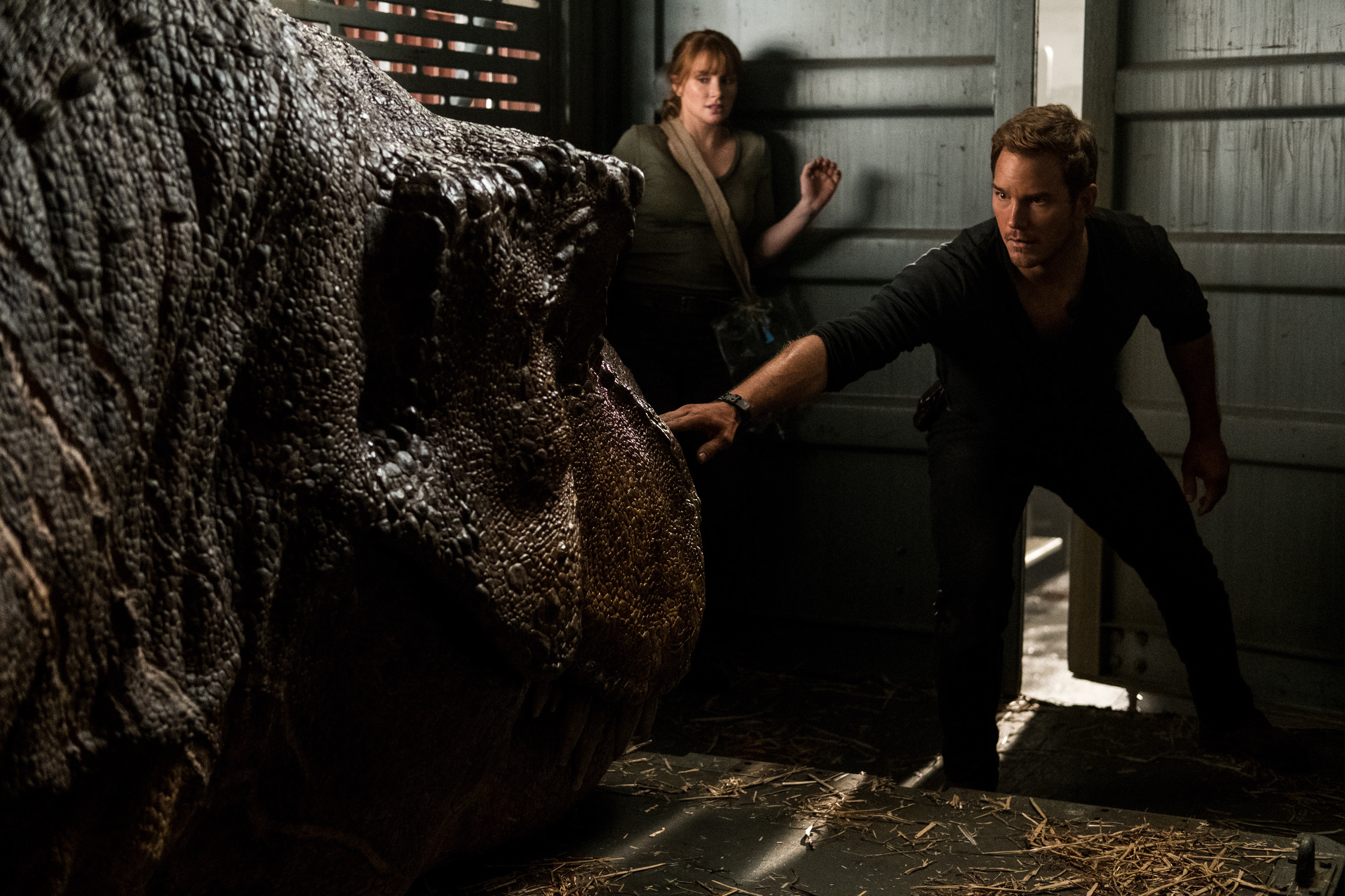 Jurassic World Fallen Kingdom Hi Res Stills See Chris Pratt Bryce