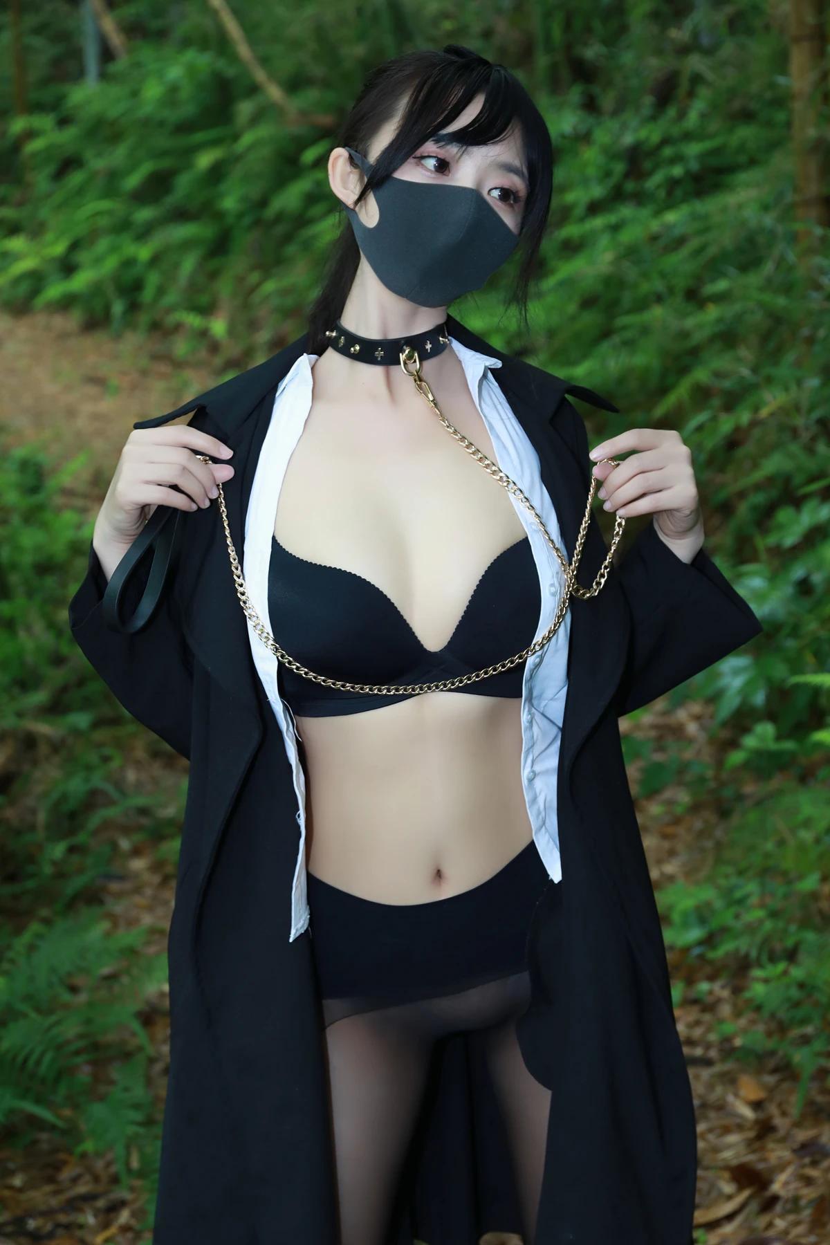 李佳LiJia – 黑百褶裙森林(30)