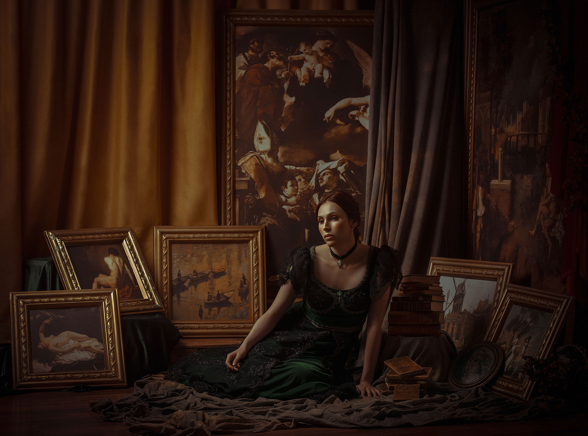 The Lady and the book / Renata Nieto by Rebeca Saray Ренато Нието в окружении книг и картин / фото 16