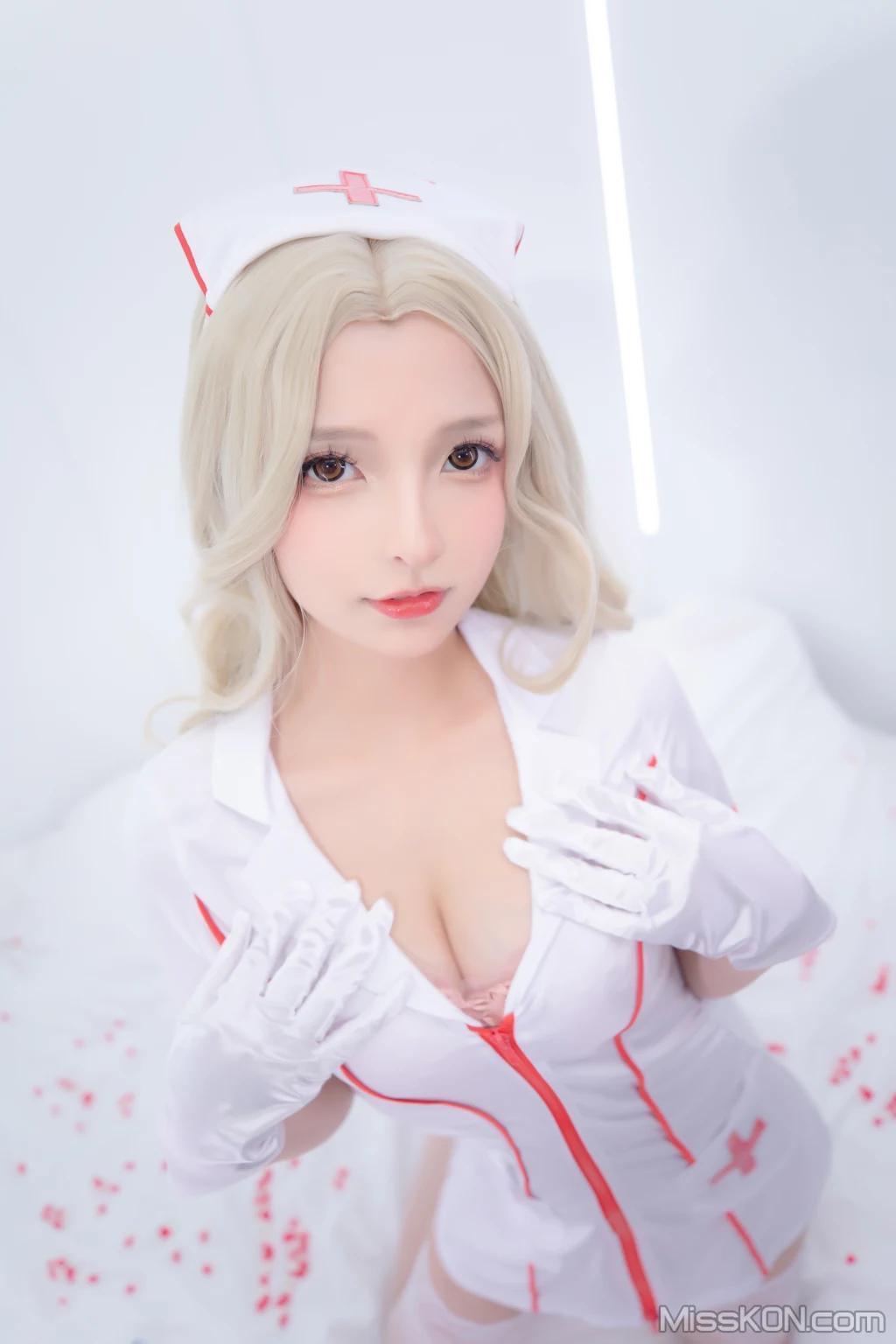 Coser@神楽坂真冬 Vol.084: 绝对企画-白丝护士《心身バランス》 (150 photos )