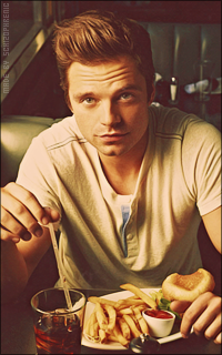 Sebastian Stan DYYxo5zZ_o