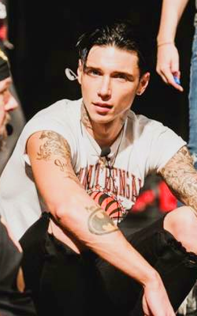 Andy Biersack T2qyHmpM_o