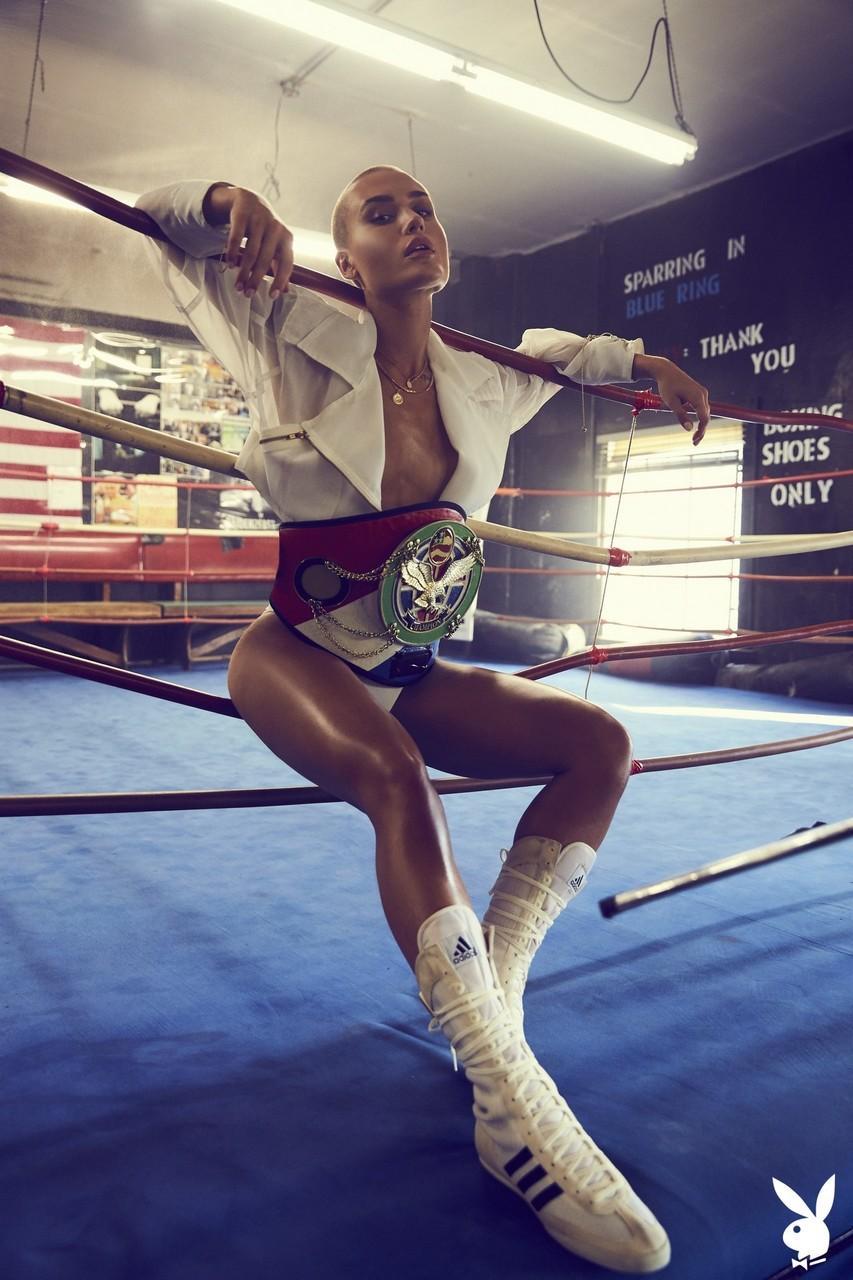 Shots of bald skinny girl Vendela in boxing clothes and naked in a ring(15)