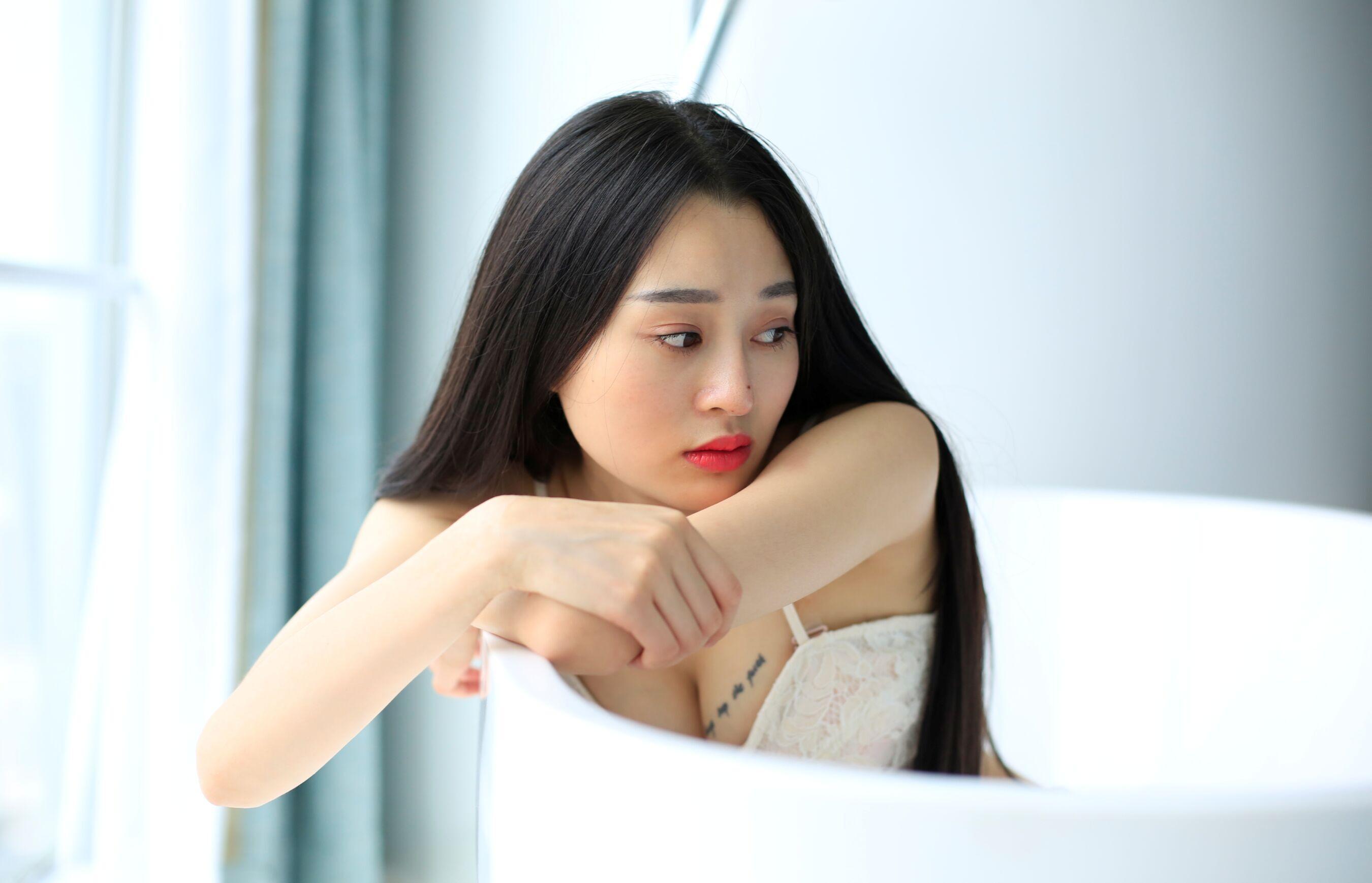 国模套图 素人私房流出(402)