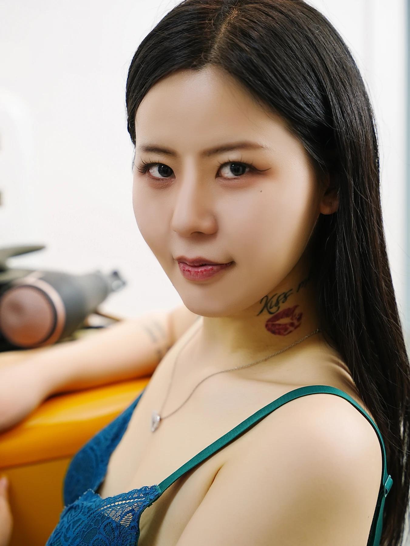 Choi Ri 최리, Photobook Vol.02 「Missy Look」 Set.02(2)