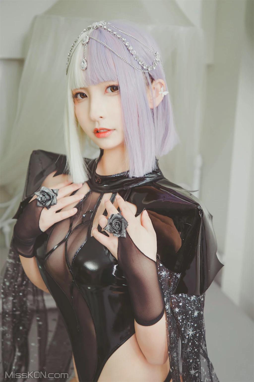 Coser@神楽坂真冬 Vol.082: 绝对企画-黑白丝《柔らかい永遠》 (150 photos )
