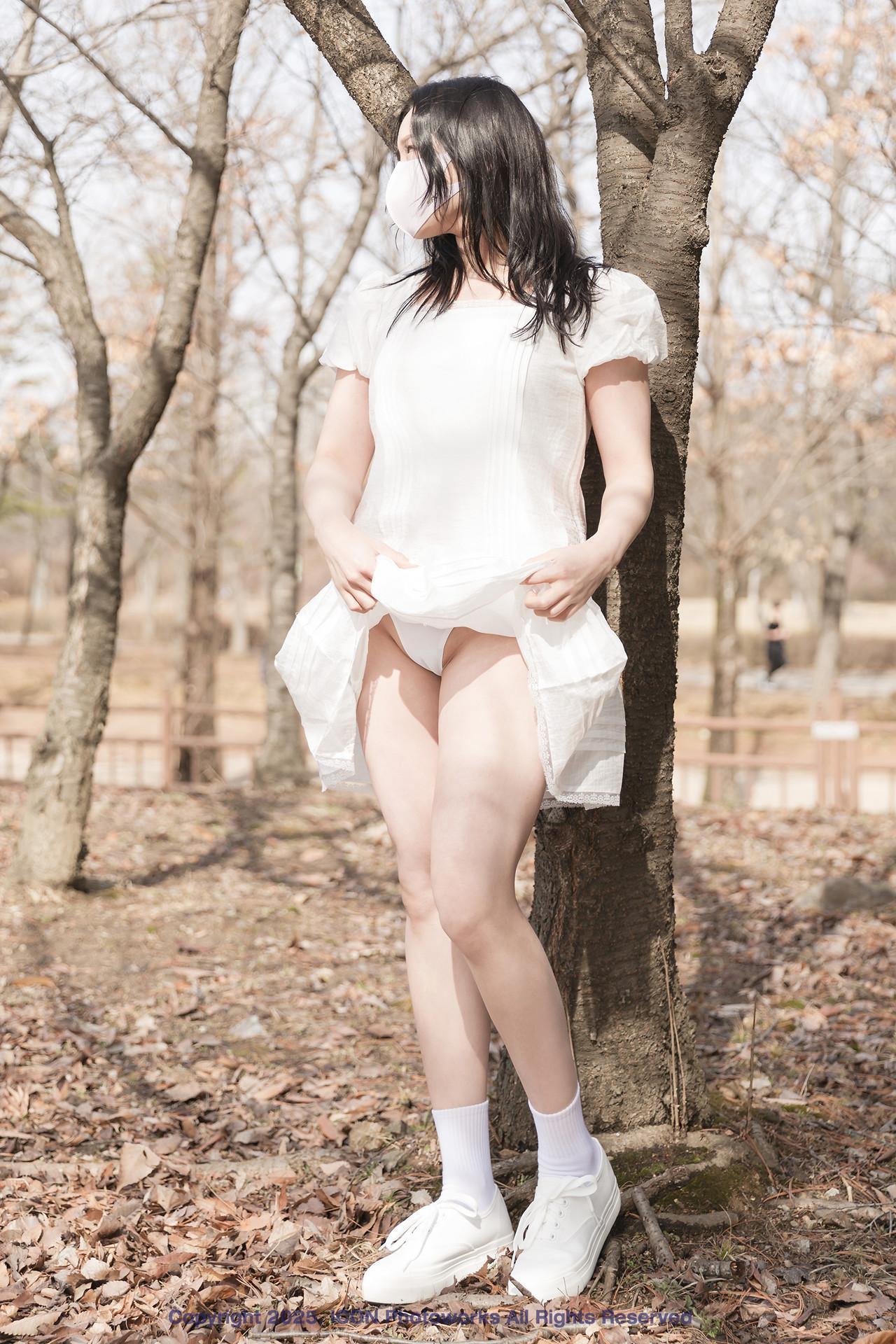 CHAEI 채이, ICON Photobook “Exhibitionism and Desire” Set.01(3)