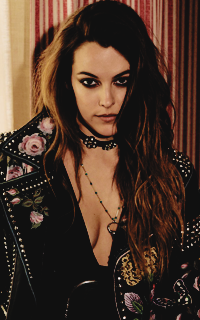 Riley Keough SYducIpe_o