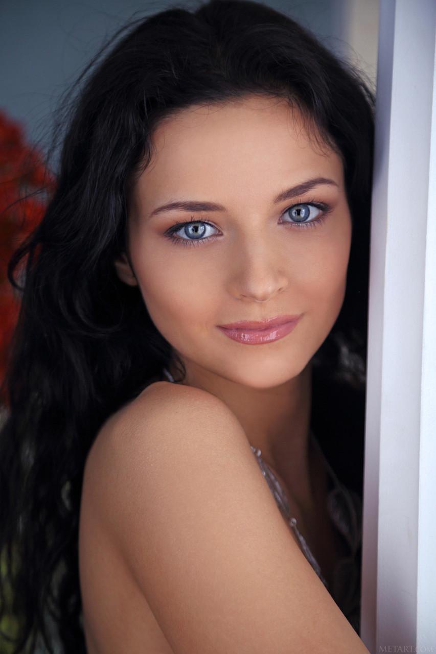 Amazing teen beauty with blue eyes Ardelia A poses in stockings only(3)