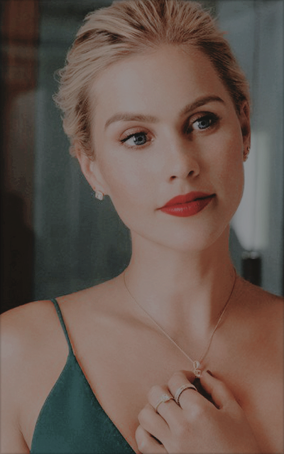 Claire holt 0QTmMax6_o